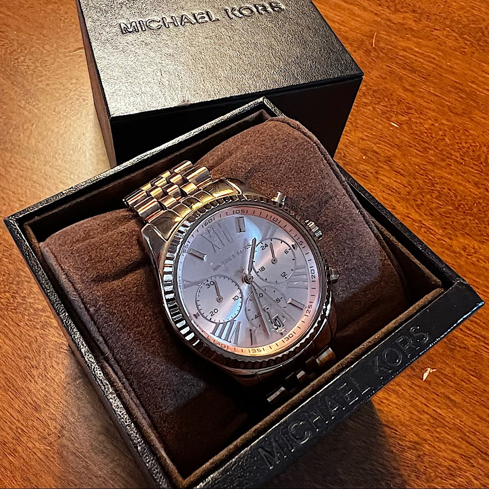 Michael Kors Women's MK5569 Lexington Rose Gold-Tone Stainless Steel Watch